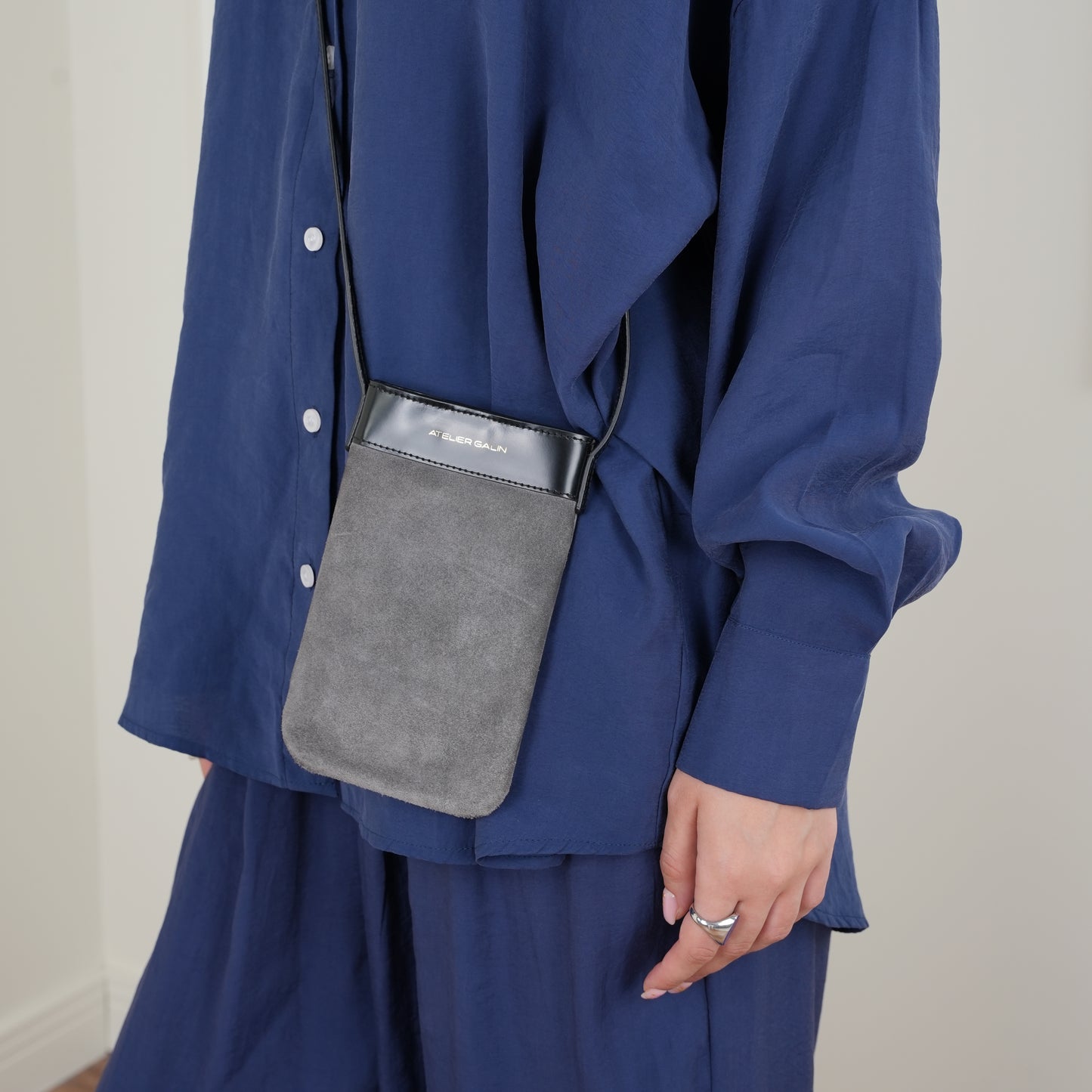 Mila Phone Bag - Gris